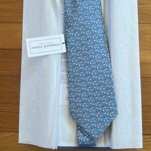 Brand new in-box Vineyard Vines men’s silk necktie with sailboats & lighthouses
